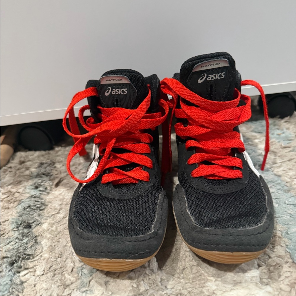 ASICS Kids Black Wrestling Shoes with Red Laces